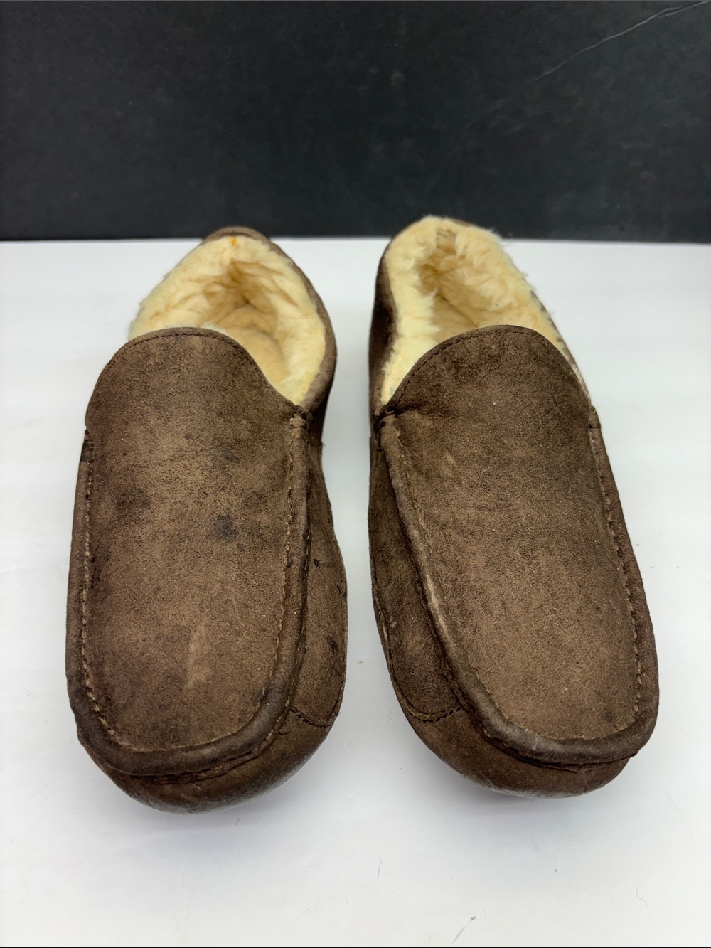 UGG slip on slippers for men’s, sz 8, box 63